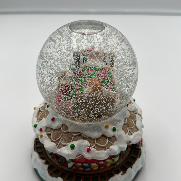 Limited Edition Waterford Musical Rotating Snow Globe playing Brahms Lullaby - Picture 15 of 17